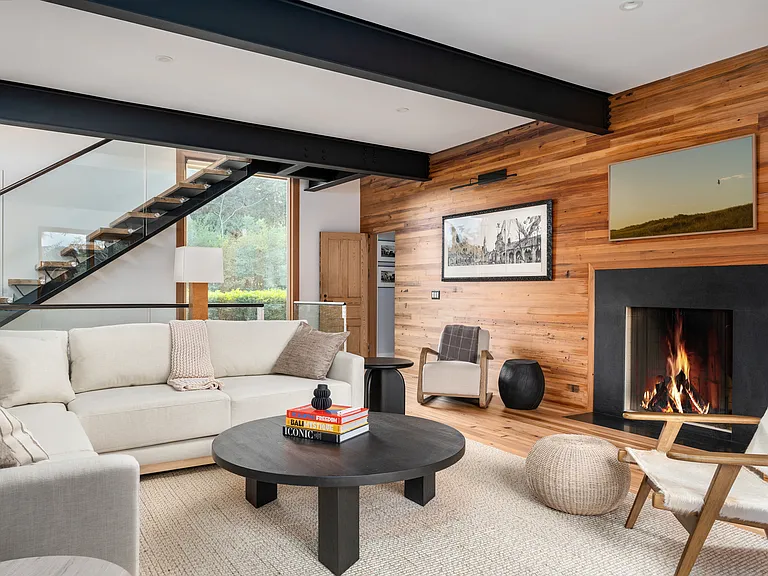 21 Mecox Ln — Photo 1