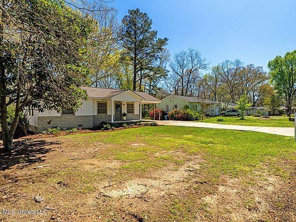 2nd image of 1005 S Jackson Street Ext