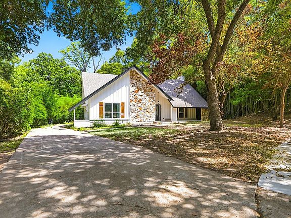 2nd image of 2631 Deep Hill Cir