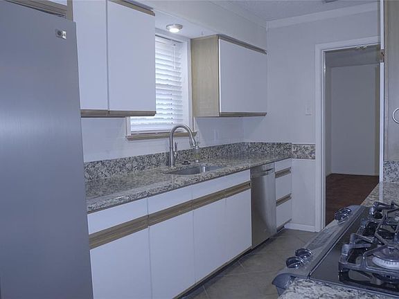 4th image of 2312 Lovell Dr