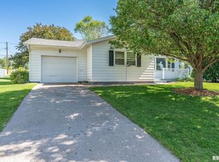 2104 W 38th Pl, Davenport, IA 52806