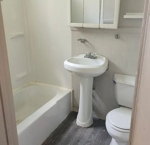 802 Western Ave — Photo 6