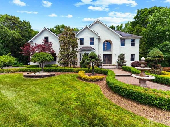 16 Dakota Dr, Old Bridge, NJ 08857