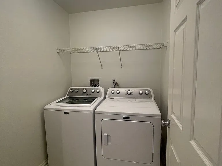 1518 Valencia Ave — Photo 18