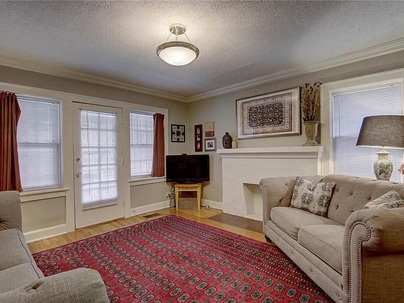 3rd image of 4312 Oak St #22