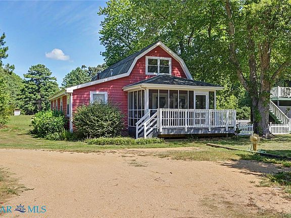 2nd image of 1006 Fitchetts Wharf Rd