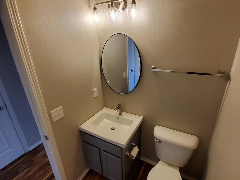 Main Floor 1/2 Bath