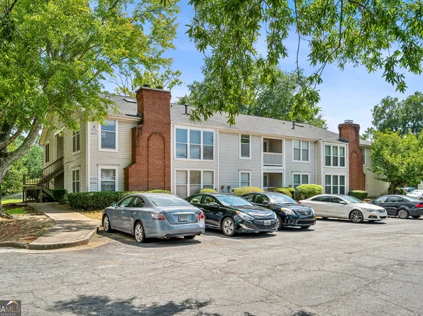 4293 Parkview Ct, Stone Mountain, GA 30083