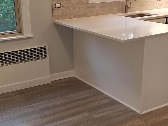4th image of 679 Park Ave W #1
