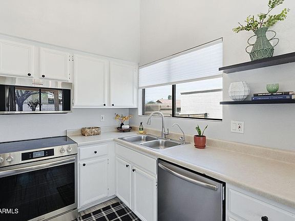 3rd image of 14668 N KINGS Way