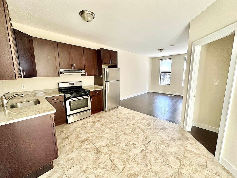 1st image of 2312 31st St APT 2