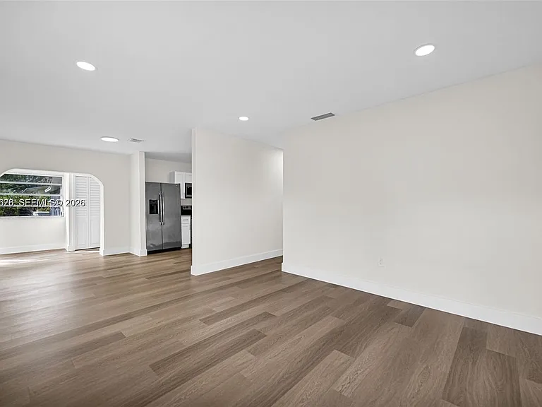11810 NE 14th Ave #11810 — Photo 2
