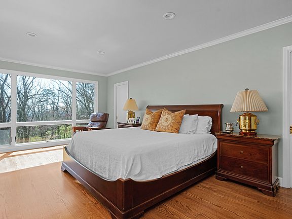 50th image of 1001 Fleetwood Dr