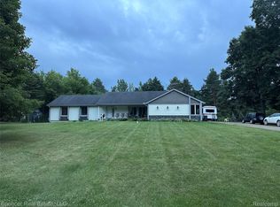 5049 Smokey Hollow Ln, Clarkston, MI 48348