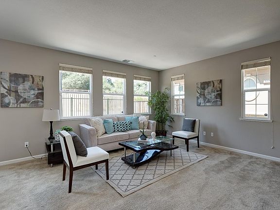 5th image of 105 Palomino Pl