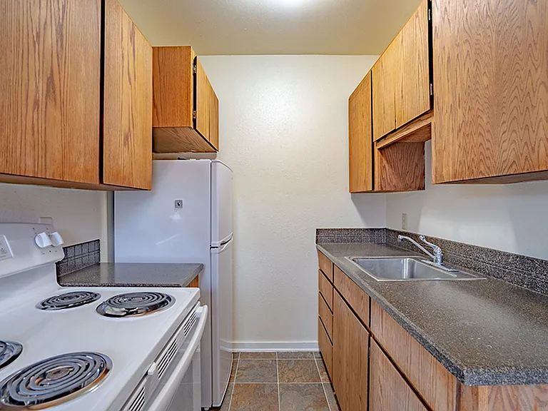 Stanford Arms Apartments — Photo 15