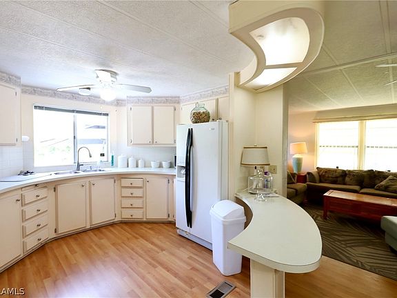 3rd image of 1041 Laurel Dr