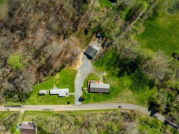 3rd image of 10136 Redwood Cir