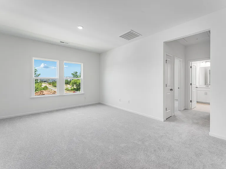 136 Glenn Dr — Photo 10