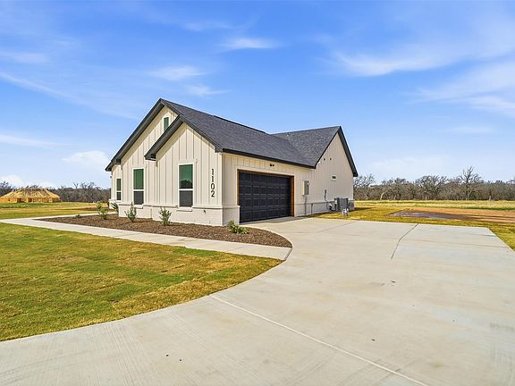 3rd image of 1102 Colt Rd