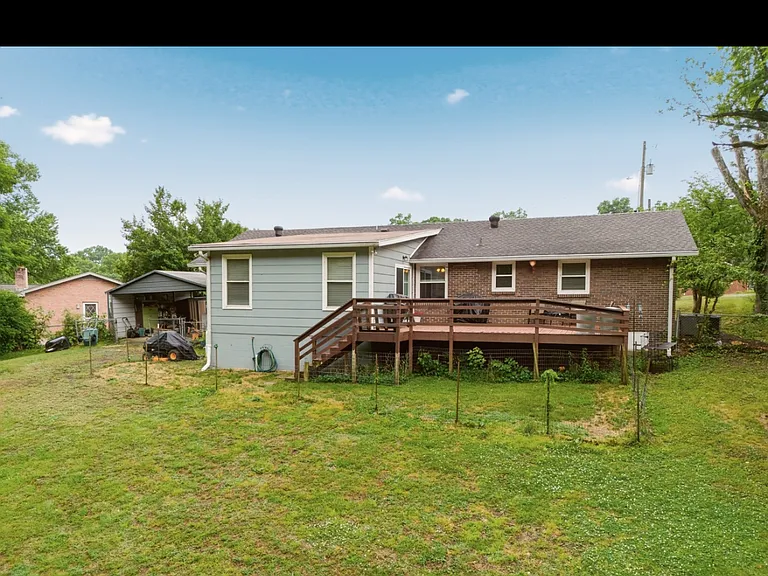 316 Estate Dr — Photo 3