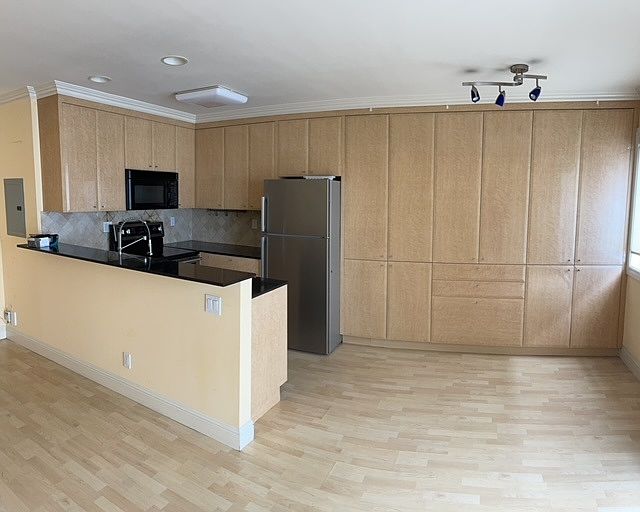 1st image of 3070 California St #103
