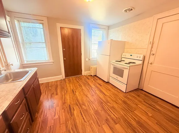 3650A E Barnard Ave, Cudahy, WI 53110