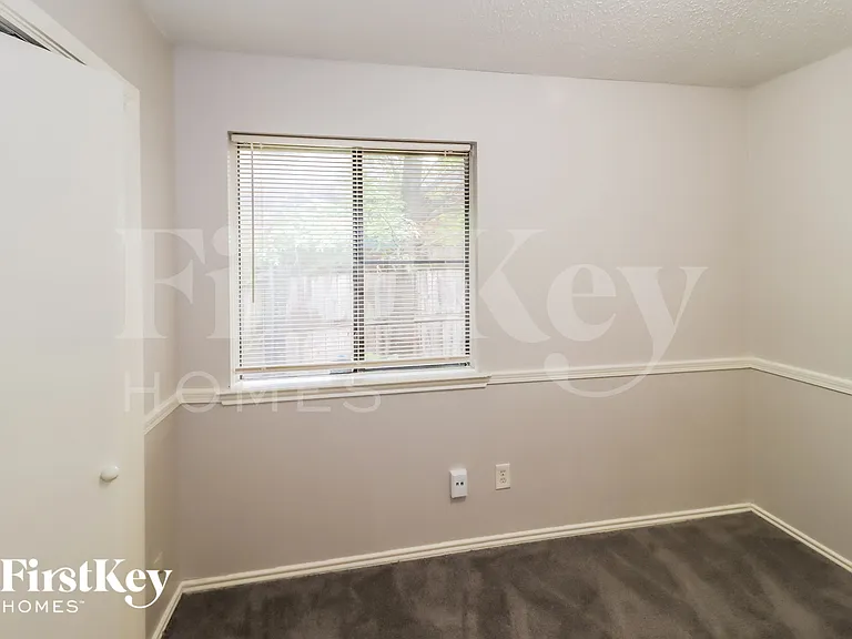 3200 Creekwood Ln — Photo 12