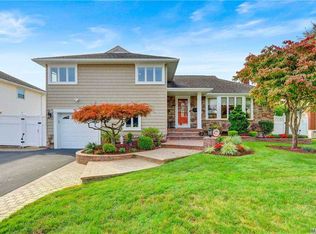 130 Hunter Ridge Rd N, Massapequa, NY 11758