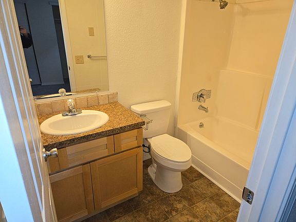 3rd image of 326 Stanford Dr #1