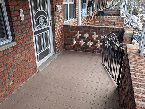 2nd image of 105 Bay 41 St #2