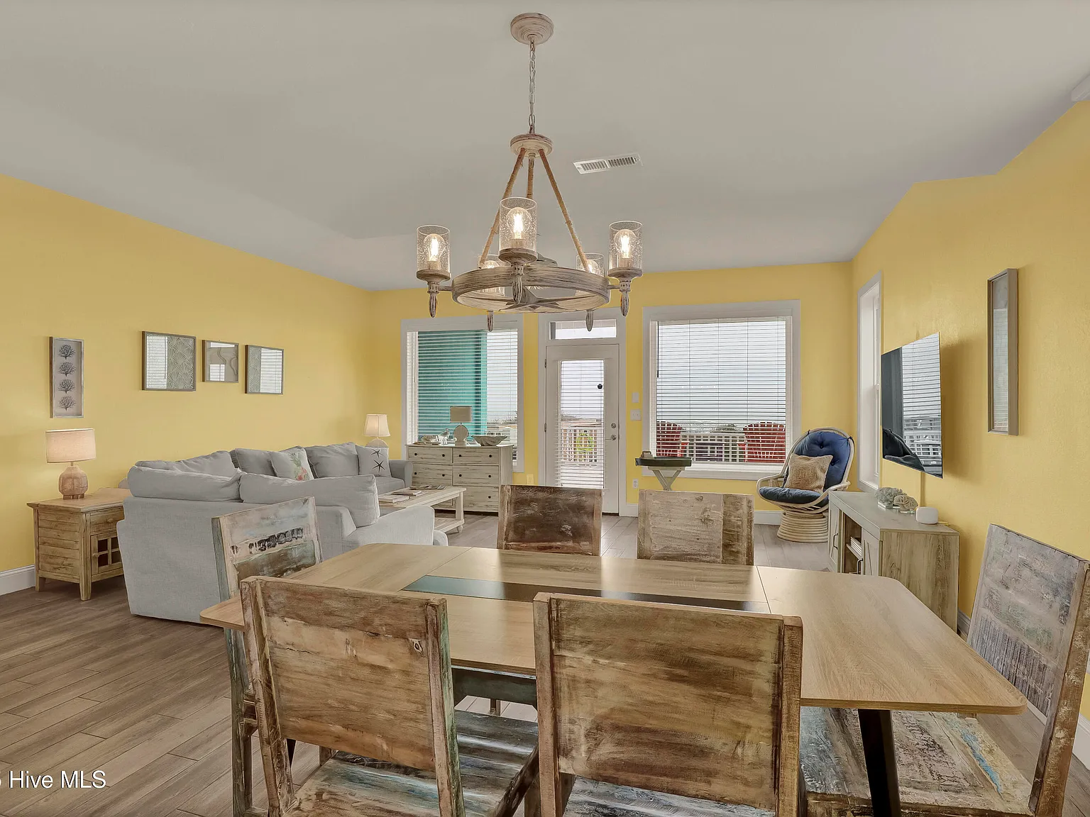 3 bed, 2.5 bath, 1500 sqft, $3,800 — Photo 4
