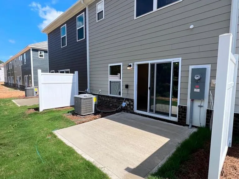 2725 Aubrey St — Photo 14