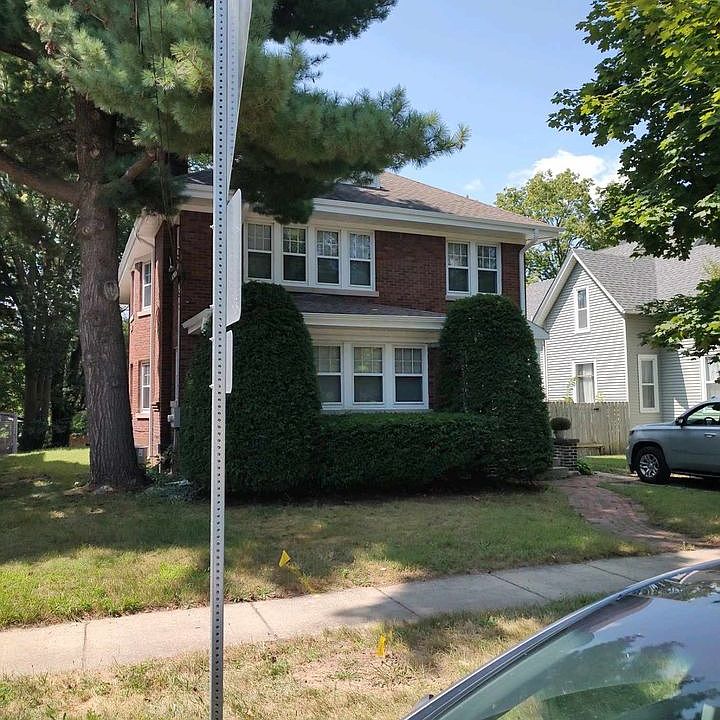 1st image of 209 Washington St #2