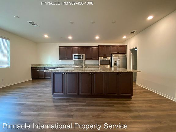 2nd image of 3255 E Yosemite Dr