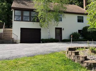 812 Blackhawk Ln, Altoona, PA 16601