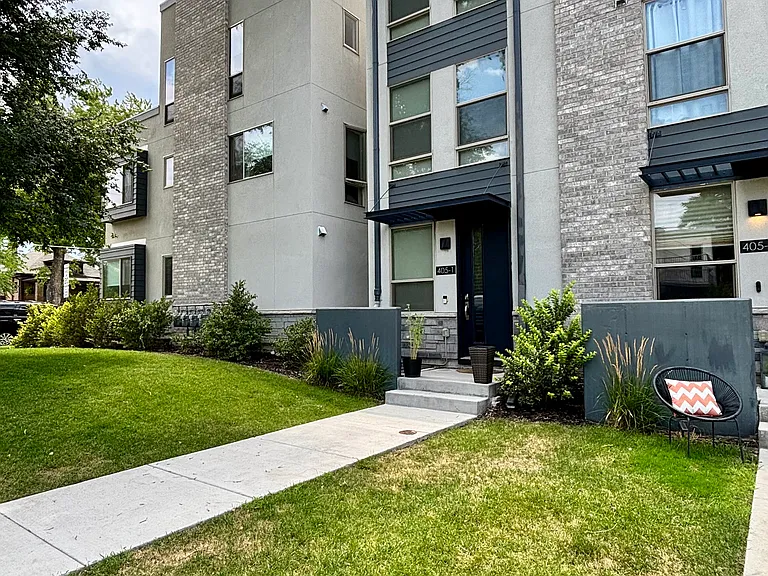 Front yard/ door