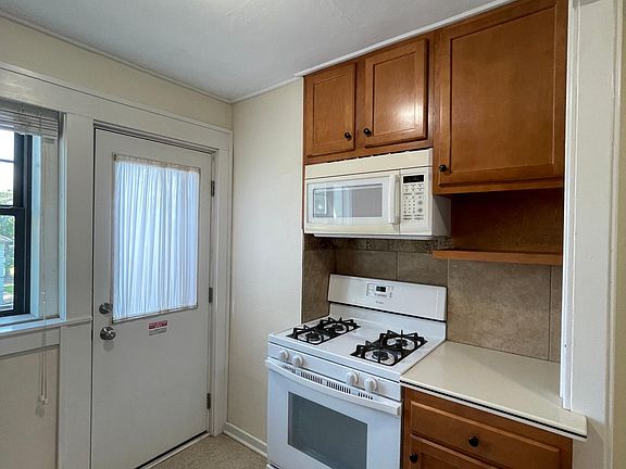 4th image of 1064 Kenmore Ave #9