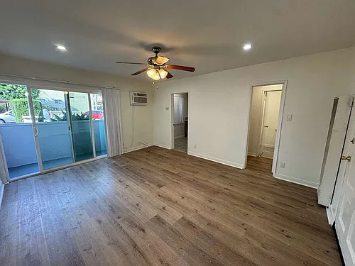 3130 S Durango Ave #6 Photo 1