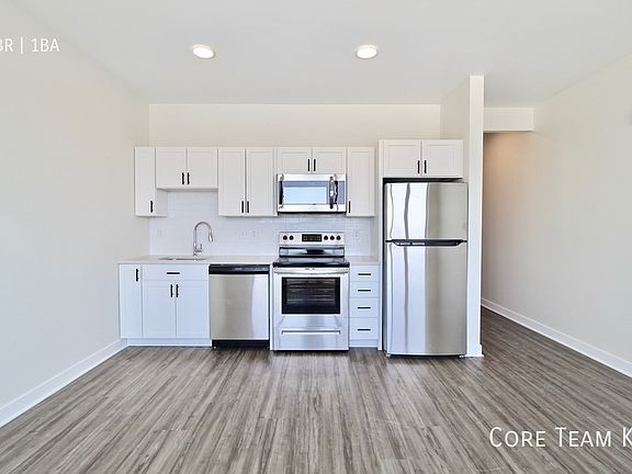 3rd image of 222 W 75th St #207