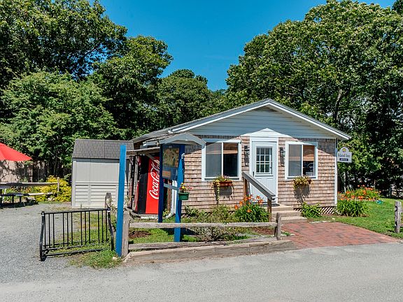 4th image of 27 Island Inn Rd