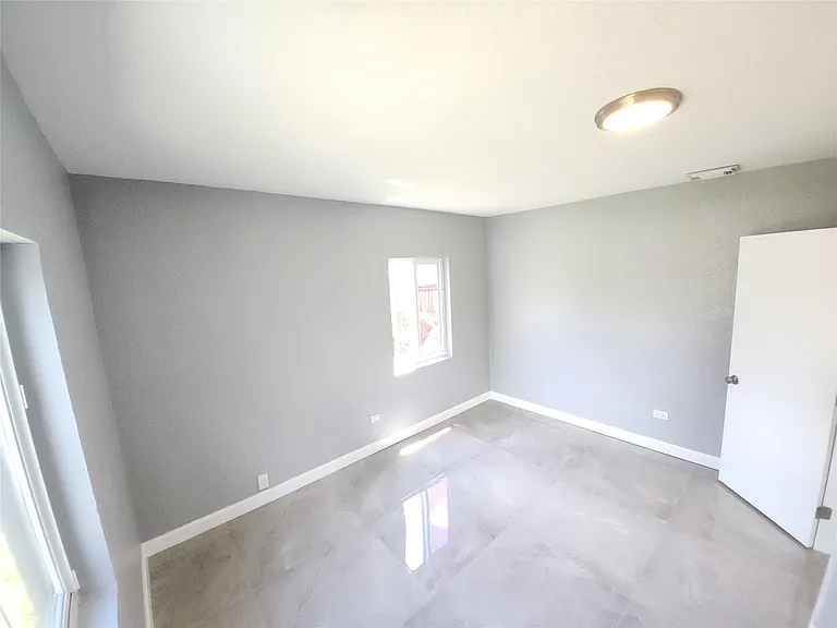 1766 NE 181st St — Photo 5