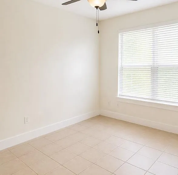 205 W Wheeler St — Photo 5