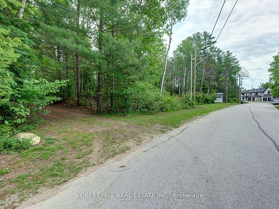 3rd image of 49 Leslie St