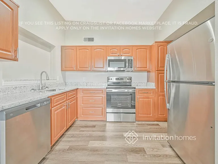 2412 Martinwood Dr — Photo 4