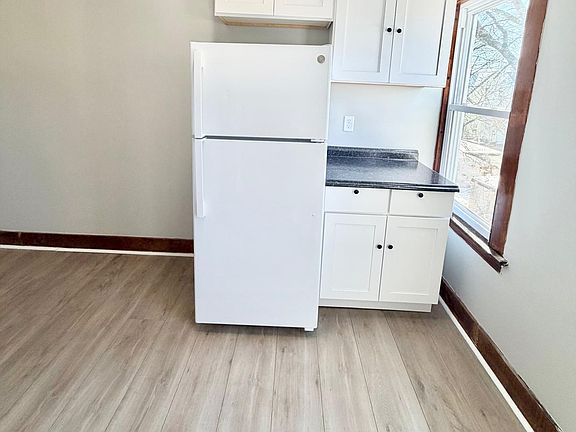 2nd image of 20 Young St #3