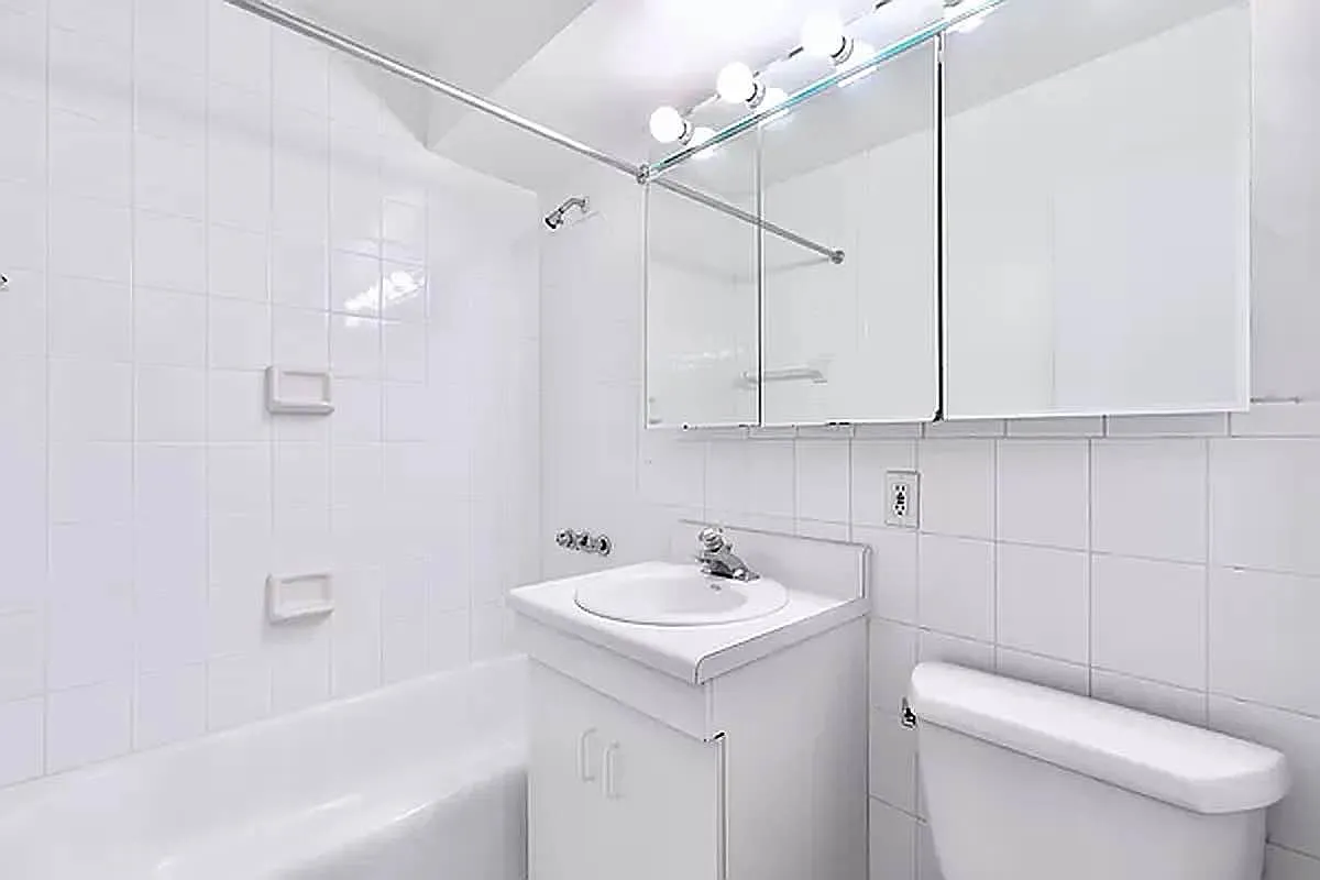 330 East 46th Street — Photo 2