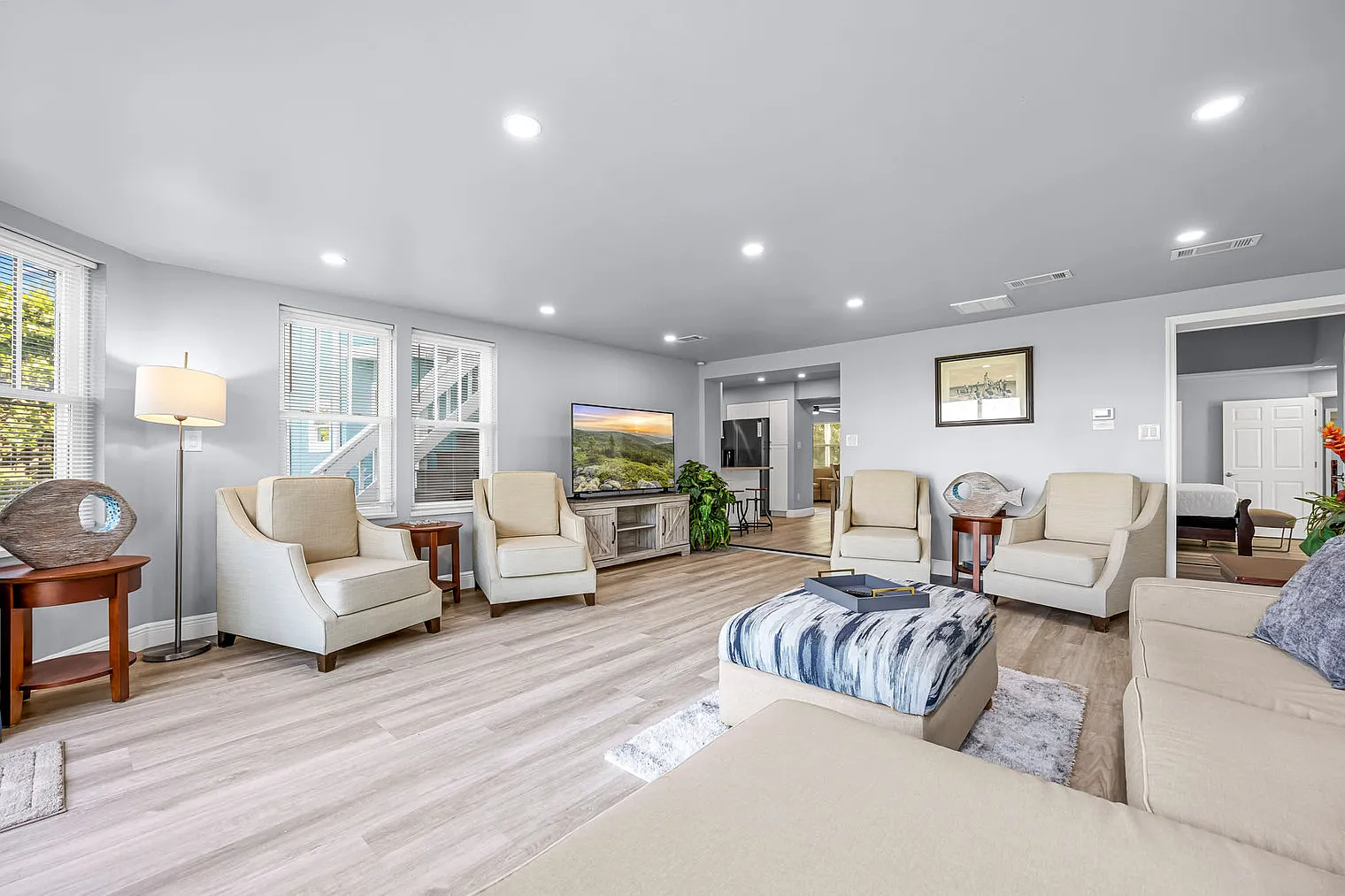 7 bed, 7.0 bath, $25,590 — Photo 2