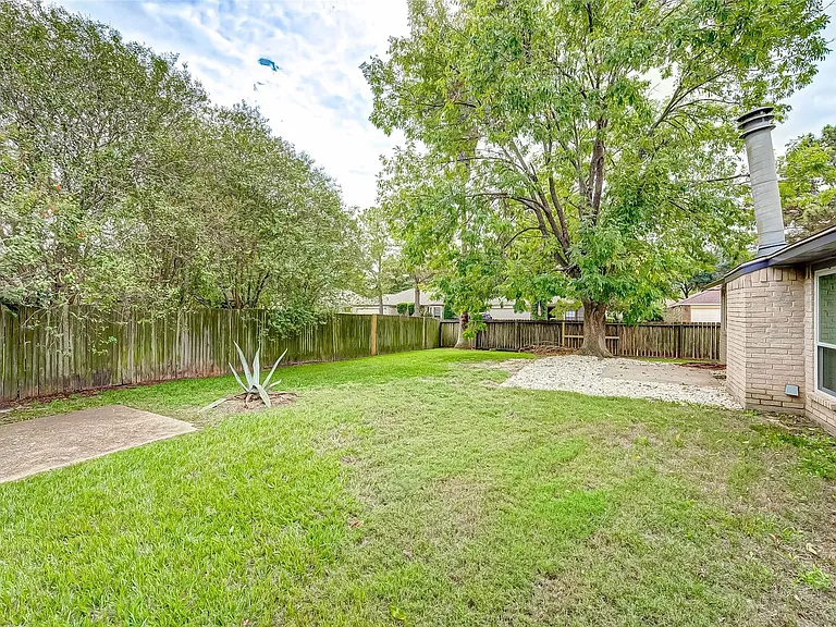 6802 Glenray Dr — Photo 37