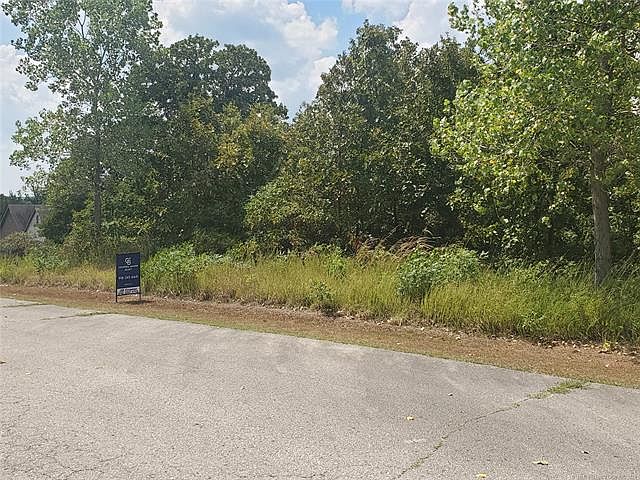 2nd image of Pond Cir